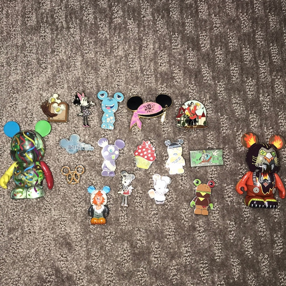 Disney pin and vinylmation lot